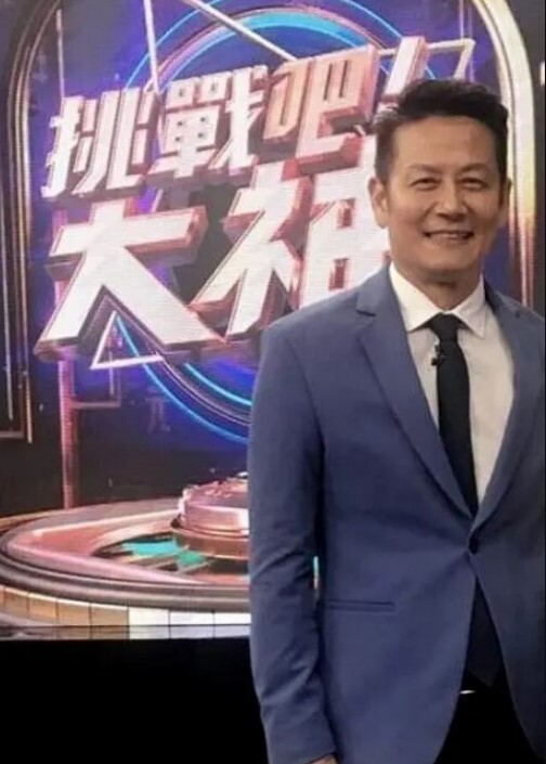 小萝莉少女玩炮机被大鸡巴玩坏了爽到潮喷抽搐 - 影猫仓库海报